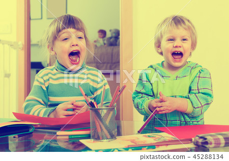 happy emotional children playing with pencils 45288134