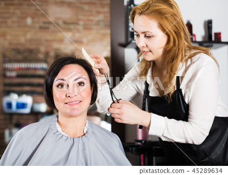 Young hairdresser working in salon Young hairdresser working in salon 45289634