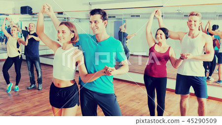Men and women dancing salsa o bachata Men and women dancing salsa o bachata 45290509