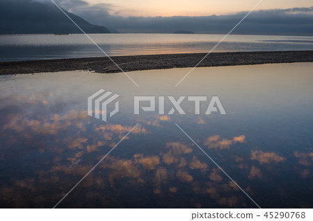 Dawn of Lake Okubuchi with sandbars Dawn of Lake Okubuchi with sandbars 45290768