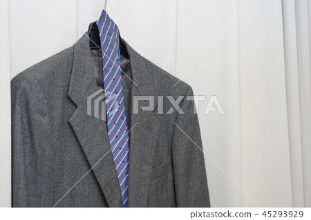 Suit 45293929