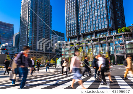 “東京”丸之內商業區,上班的人 “東京”丸之內商業區,上班的人 45296667