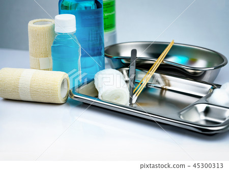 Wound care dressing set and stainless steel plate 45300313