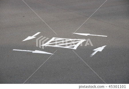 Road marking in the middle of the intersection. 45301101
