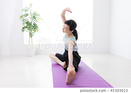 中年女子瑜伽 中年女子瑜伽 45303013