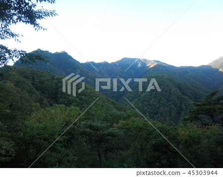 山 山 45303944