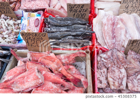 raw fish 45308375