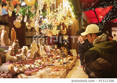 Christmas market 45312386