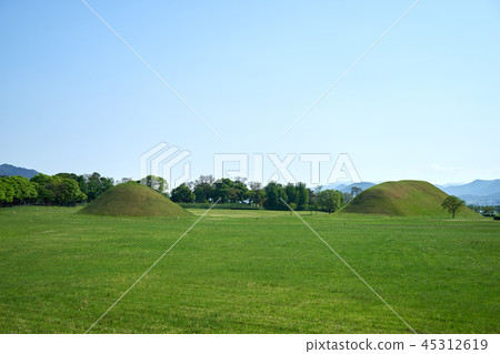 Inwang Lee Tombs,東部歷史遺址,Gyeongju,Gyeongbuk Inwang Lee Tombs,東部歷史遺址,Gyeongju,Gyeongbuk 45312619