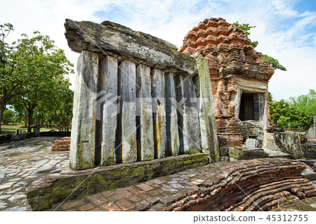 Ancient ruined Wat Chetuphon Luang in Sukhothai 45312755