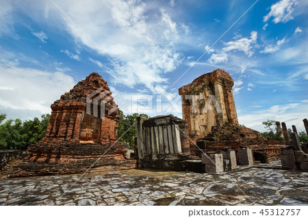 Ancient ruined Wat Chetuphon Luang in Sukhothai Ancient ruined Wat Chetuphon Luang in Sukhothai 45312757