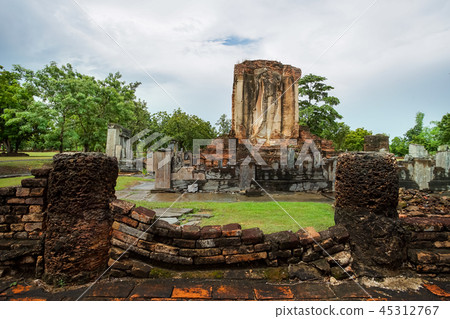 Ancient ruined Wat Chetuphon Luang in Sukhothai 45312767