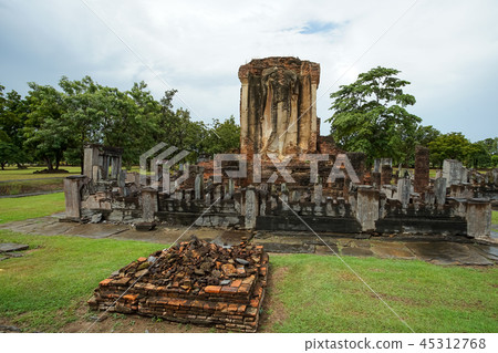 Ancient ruined Wat Chetuphon Luang in Sukhothai Ancient ruined Wat Chetuphon Luang in Sukhothai 45312768