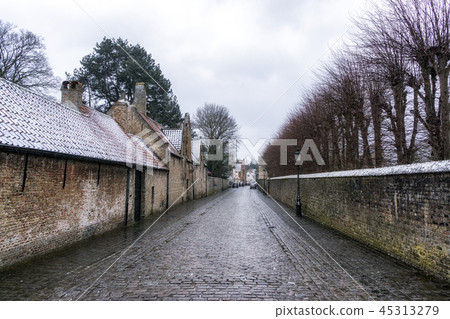 Bruges alley view with snow Bruges alley view with snow 45313279