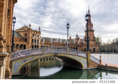 Seville Spanish Plaza 45313360