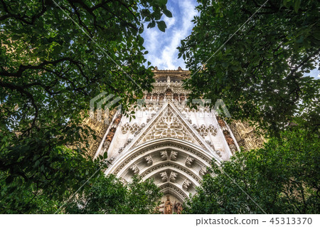 View of cathedral entrance 45313370