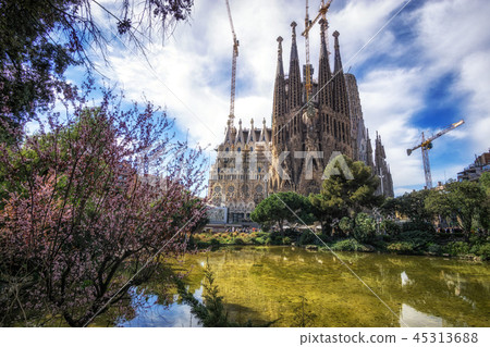 sagrada familia cathedral park view 45313688