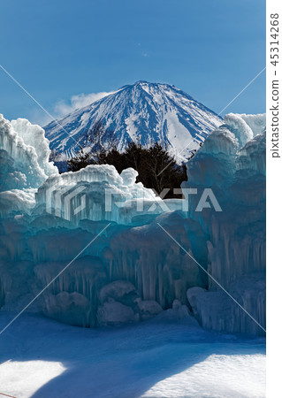 西湖野鳥森林公園的冰柱和富士山 45314268