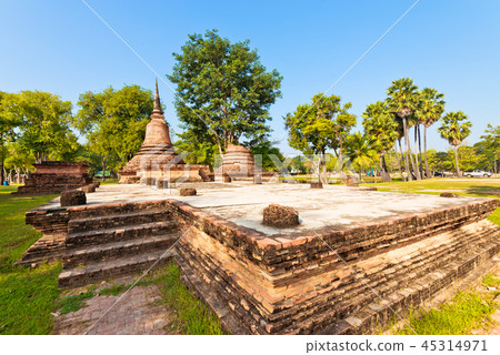 Wat tra phang ngoen in Sukhothai Wat tra phang ngoen in Sukhothai 45314971