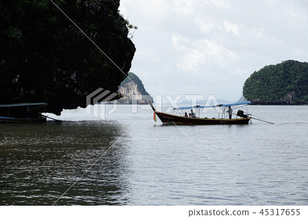 Boat on the water, floating transport Boat on the water, floating transport 45317655