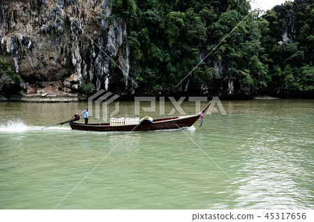 Boat on the water, floating transport Boat on the water, floating transport 45317656