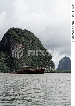 Boat on the water, floating transport Boat on the water, floating transport 45317695