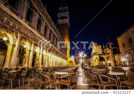 Saint mark's square and doge palace 45323227