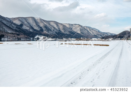 Scenery of snowy country Scenery of snowy country 45323932