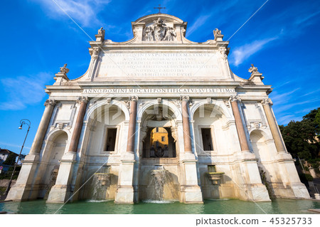 Rome - Fontana dell'acqua Paola Rome - Fontana dell'acqua Paola 45325733