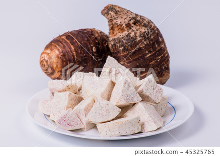 新鮮的大甲芋頭、taro、里芋、Large taro、大甲の里芋 45325765