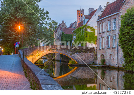 Night Green canal in Bruges, Belgium 45327288