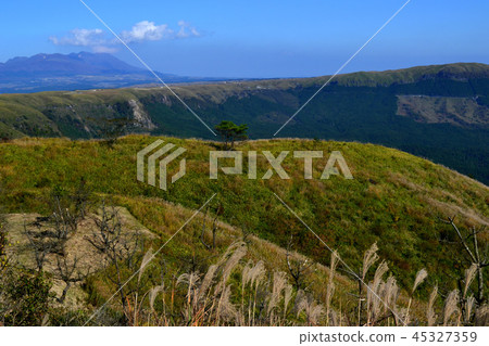 Autumn Aso Landscape of Norayama 45327359
