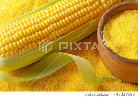 Ripe fresh organic sweet corncob and wooden bowl Ripe fresh organic sweet corncob and wooden bowl 45327599