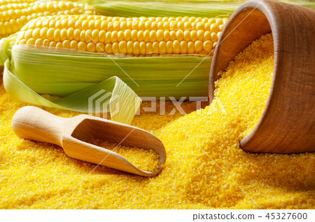 Ripe fresh organic sweet corncob and wooden bowl Ripe fresh organic sweet corncob and wooden bowl 45327600