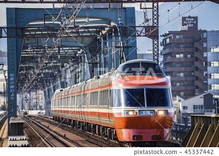 [Odakyu Line Express Romance Car 7000 LSE Atsugi Station] 45337442