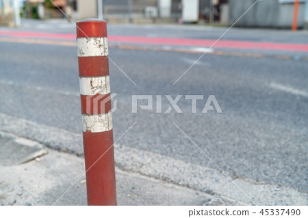 在路的橙色桿/城市圖像 在路的橙色桿/城市圖像 45337490