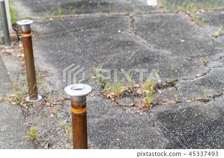生鏽的桿的照片在邊路/渴望鎮的圖像的 生鏽的桿的照片在邊路/渴望鎮的圖像的 45337493