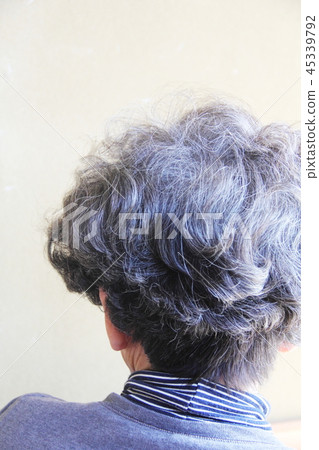 一個天生的髮型高級女人,不染白髮 一個天生的髮型高級女人,不染白髮 45339792