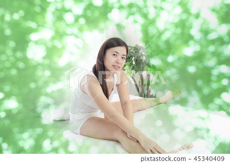 做與賭注的婦女體操 做與賭注的婦女體操 45340409