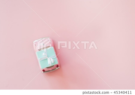 Pink toy retro model car delivering gift box Pink toy retro model car delivering gift box 45340411