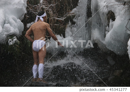 冬天瀑布行 45341277