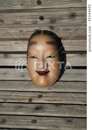 Noh-Mae面對中央木椅 Noh-Mae面對中央木椅 45344945
