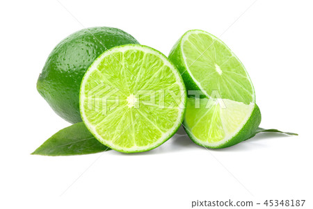 Limes with slices and leaves isolated o Limes with slices and leaves isolated o 45348187