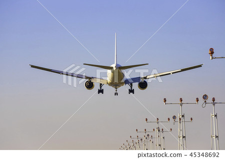 Airplane to land Boeing 777-200 45348692