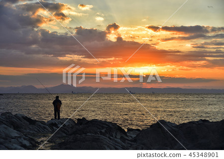 三浦半島海灘[漁夫和日出] 45348901