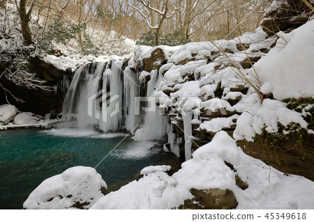 Waterfall in the winter rain (kuryoseme) 45349618
