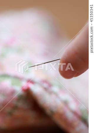 縫紉（家庭主婦媽媽花卉手指家務身體部位不露面手工袋刺繡） 45350341
