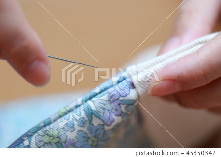 縫紉(家庭主婦媽媽花卉手指家務身體部位不露面手工袋刺繡) 縫紉(家庭主婦媽媽花卉手指家務身體部位不露面手工袋刺繡) 45350342