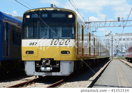 Keihin Electric Express Railway new 1000 form yellow happy train 45351534