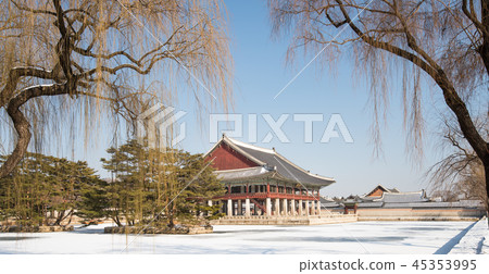 Korea's Palace, Winter in Gyeongbokgung Palace 45353995